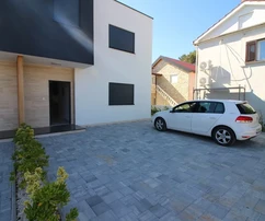Villa with pool, near the main Jadro beach