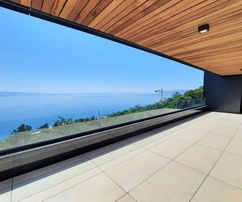 ATTICO DI LUSSO CON VISTA MARE E TERRAZZA SUL TETTO CON PISCINA!