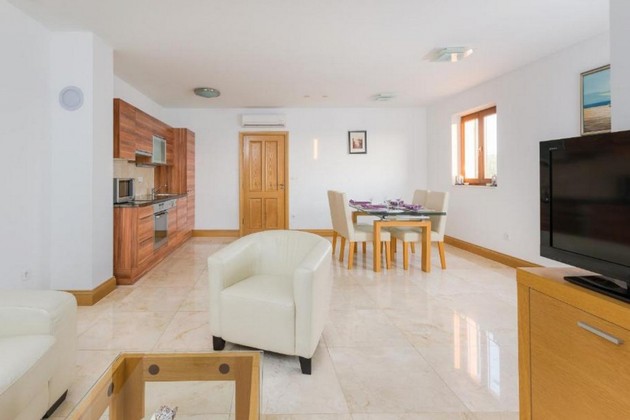 Apartamento en Brac con terraza y piscina compartida en venta