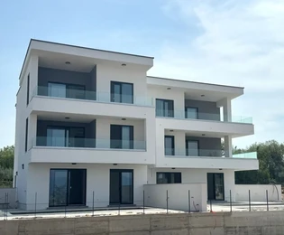 Appartement attrayant avec vue sur la mer et jardin, dans un endroit calme !