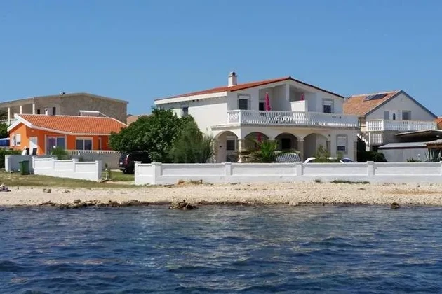 Casa Vir prima fila sul mare 3 appartamenti