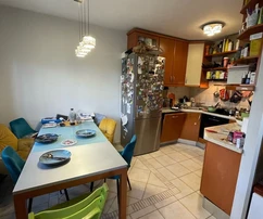 Trogir, háromszobás, 90 m2-es lakás loggiával és fatárolóval az első emeleten