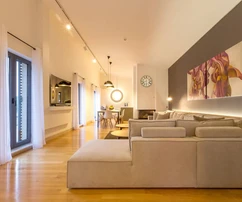 Villa en venta en Hvar con piscina y sauna en Croacia