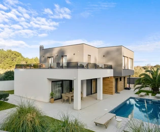 Pula, Veli Vrh, villa moderne indépendante avec piscine chauffée, salle de sport, cave, garage