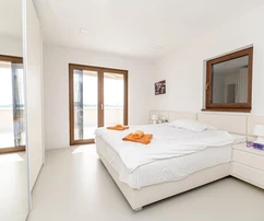 Dwupoziomowe mieszkanie z widokiem na morze na sprzedaż w Zadarze w Chorwacji