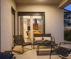 Istrien, Gebiet Porec, Doppelhaushälfte 120 m² mit Pool, Sauna und etabliertem touristischem Vermietungsgeschäft