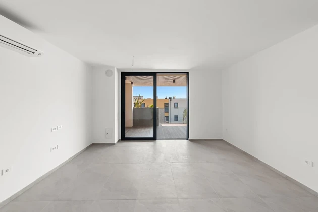Wohnung in Novigrad mit Garten und Terrasse zu verkaufen in Kroatien