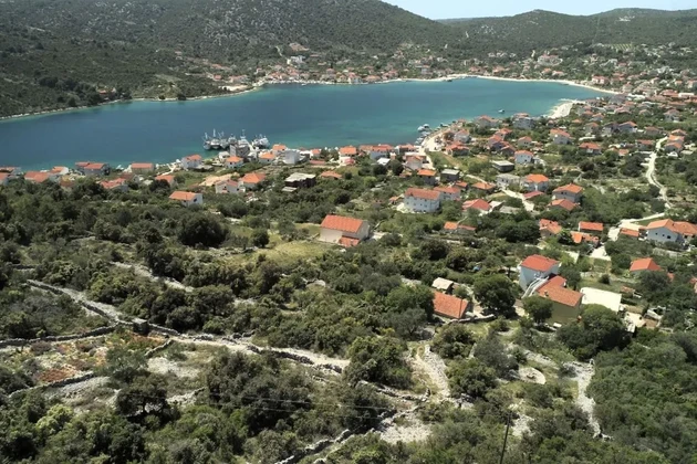 Marina, Vinišće, stavební pozemek 656 m2, výhled na moře, 320 m od moře