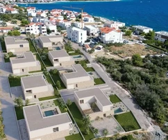 Rogoznica, villa di lusso di 309 m2 con piscina (40 m2), a soli 120 m dal mare e dalla spiaggia.