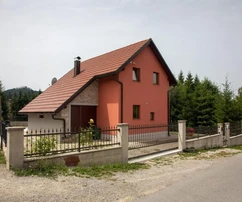 Lokve, maison individuelle avec piscine près du lac de Lokve
