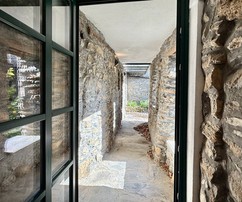 Steinhaus mit Panoramablick