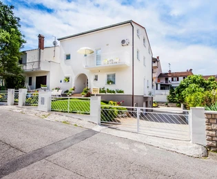 Obytný a obchodní dům, Rovinj