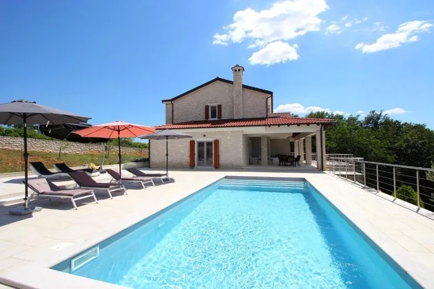 Lovely villa with a spacious garden and pool, Istria, Poreč