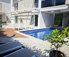 Luxusní vila s bazénem na prodej v Tar-Vabrigi v Chorvatsku