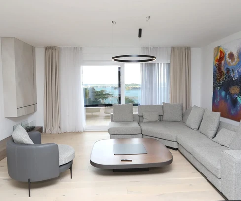 Istrien, Pula, Luxus-Penthouse 162 m² mit Meerblick in bester Lage