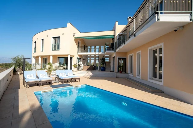 Zadar, Zaton, villa unique avec piscine dans un bel emplacement