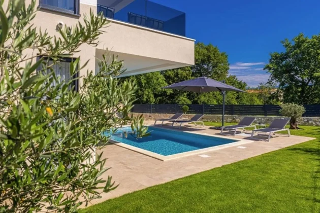Haus, Neubau, Insel Krk, Omišalj, mit Garten und Pool!