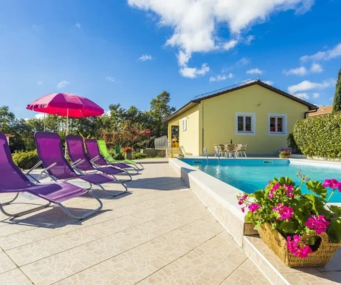 Istria, Žminj, przestronna nieruchomość z trzema budynkami i potencjałem inwestycyjnym