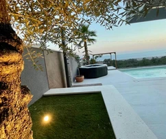 Makarskán panorámás villát kínálnak megvételre Horvátországban