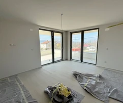 EXKLUZÍV VÁROSI VILLA MEDENCÉVEL, CSENDES HELYEN!