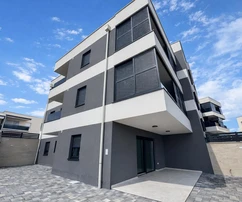 Pag, Šimuni, two-bedroom apartment with garden 120 m from the sea