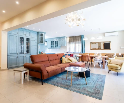 Freistehendes Haus mit Grundstück in Vodice zu verkaufen in Kroatien