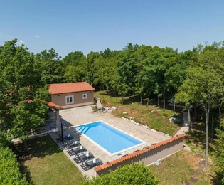 Istria, Labin – Residenza privata con piscina in vendita