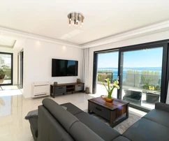 Villa con vistas panorámicas al mar en venta en Omiš, Croacia