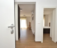 Vodice, appartamento con giardino e vista mare