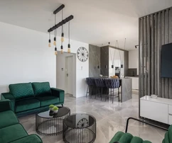 Marina, apartamento recién renovado de 67 m2 con dos dormitorios y aparcamiento, en primera línea de mar.