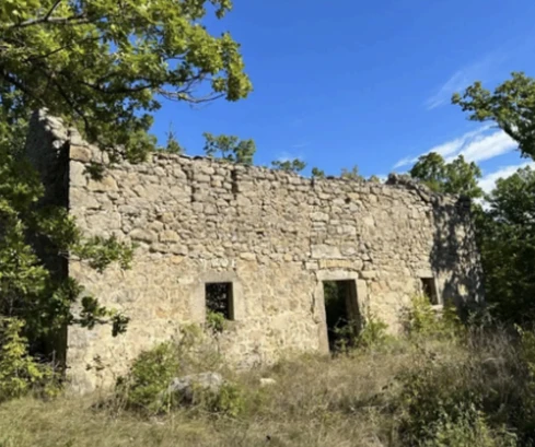 Casa, sei ettari di terreno Drniš