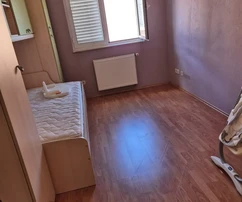 <p>Spalato, Manuš, appartamento suddiviso in due unità abitative di 50 m2 e 30 m2. (pianta allegata) Completamente rinnovati: impianto elettrico, idraulico, pavimenti, pareti, soffitto, aperture, soletta in cemento.</p>