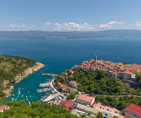 Île de Krk, Vrbnik, appartement moderne avec vue sur la mer, espace studio supplémentaire et jardin