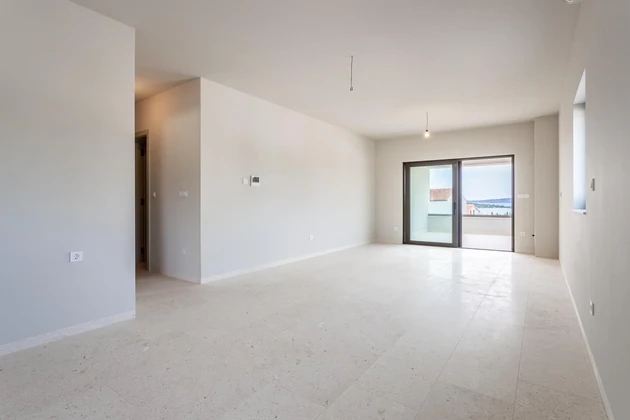 Vodice, nuova costruzione, moderno appartamento con due stanze con vista mare, a 450 m dal mare, S4