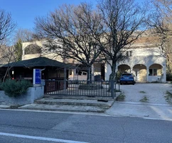 Starigrad, Tribanj, casa spaziosa con vista mare e sei appartamenti