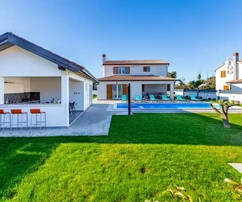 Dom piękności, trzy piętra z basenem, Istria, Ližnjan