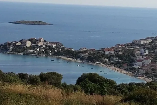 <p>Marina, Sevid, działka budowlana 547 m2, druga linia od morza i plaży</p>