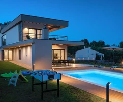 Isztria, Svetvinčenat – Újonnan épült villa fűtött medencével