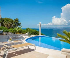 Seaside Paradise - Luxusní vila v první linii u moře