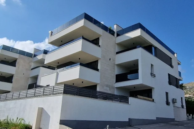 Trogir, penthouse 70 m2 + 74 m2 strešná terasa, výhľad na more,