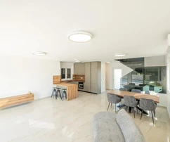 Zadar, Privlaka, moderne Villa mit Pool, Neubau, 300m vom Meer entfernt