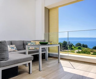 Trzypokojowe mieszkanie na sprzedaż w Splicie na Žnjanie z widokiem na morze w Chorwacji