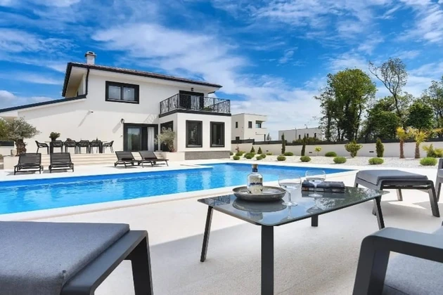 Villa con piscina in vendita a Marčana in Croazia