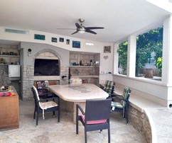 Šarmantní dům s bazénem na ostrově Čiovo v blízkosti pláže