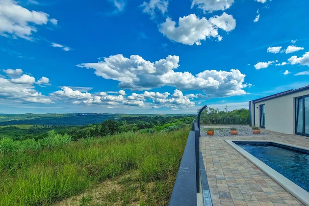 Dom s bazénom a panoramatickým výhľadom na predaj v Chorvátsku