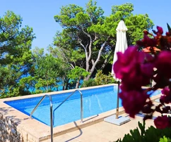 Hermoso oasis verde frente al mar - Vela Luka, isla de Korčula