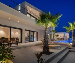 Moderne Villa mit Pool in Vodice zu verkaufen in Kroatien