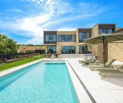 Istria, Rovinj: Villa moderna con piscina, privacidad