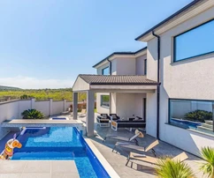 Villa esclusiva in un bellissimo giardino a 300 m dal mare, Medulin, ISTRIA