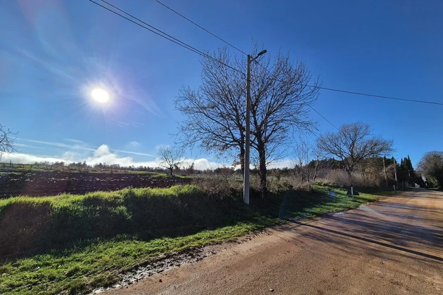 Istria, Kastelir: Terreno edificable 1180 m²